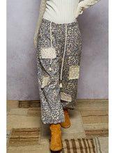 Load image into Gallery viewer, Printed Twill Pants Leopard
