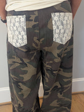 Load image into Gallery viewer, Printed Twill Pants Camo
